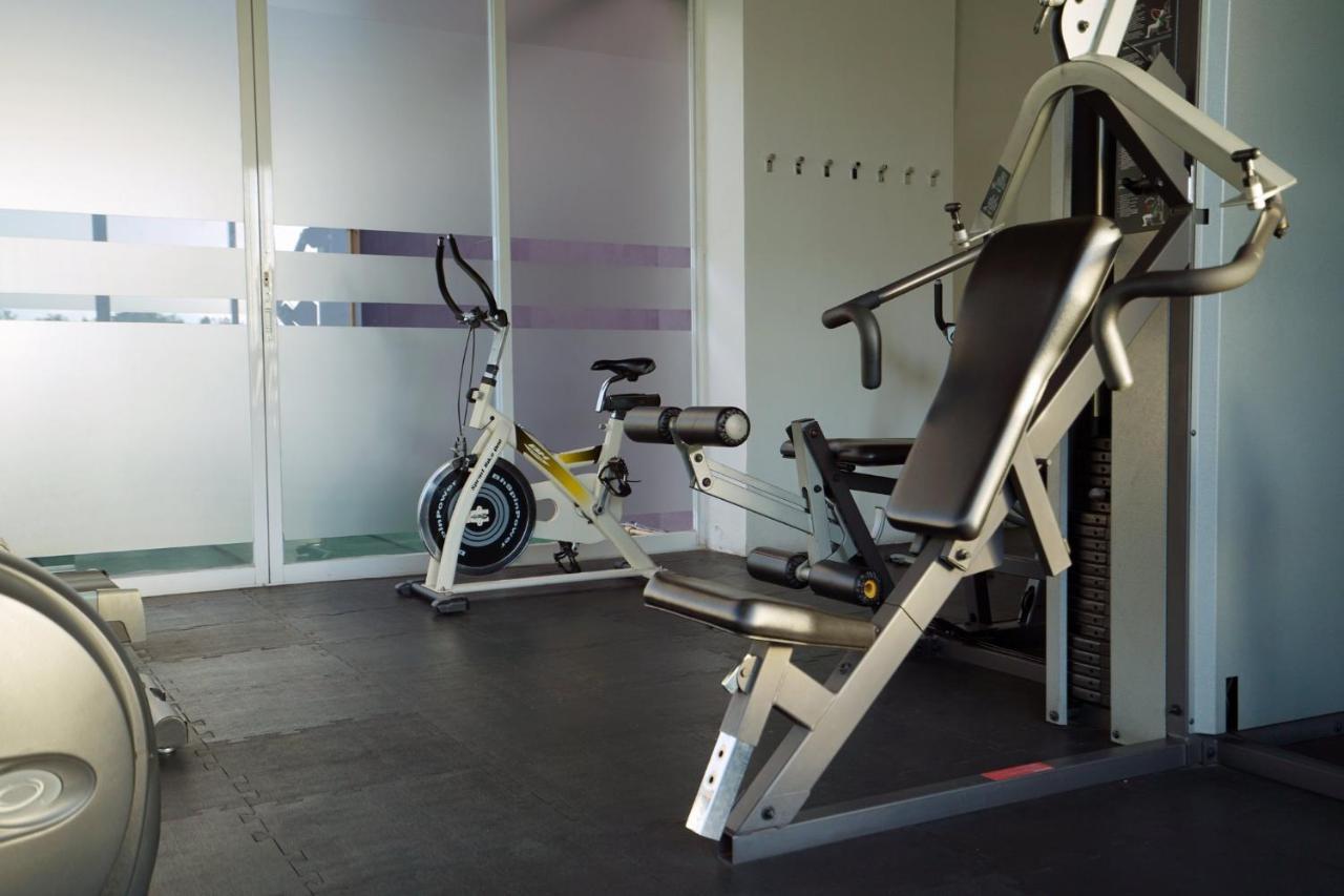 Gamma By Fiesta Americ Xalapa Nubara מראה חיצוני תמונה A leg press machine