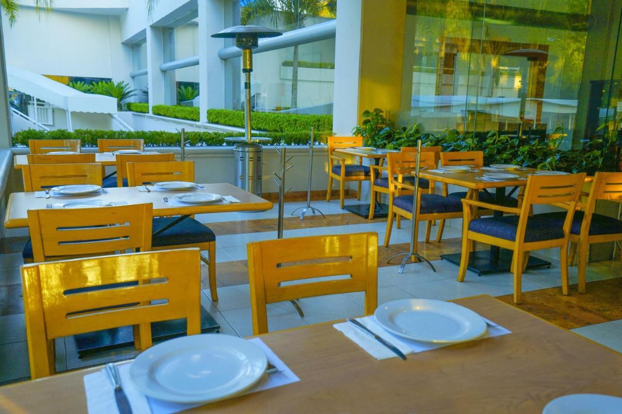 Gamma By Fiesta Americ Xalapa Nubara מראה חיצוני תמונה Restaurant in the hotel